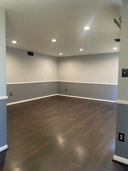 Building Photo - 7248 Donnell Pl