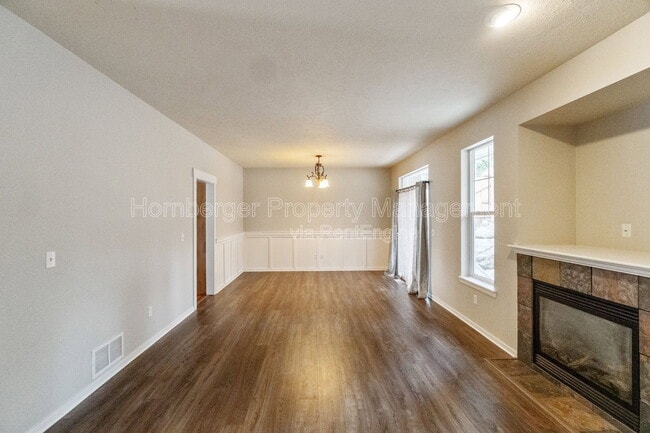 Building Photo - 6106 E 14th Ln