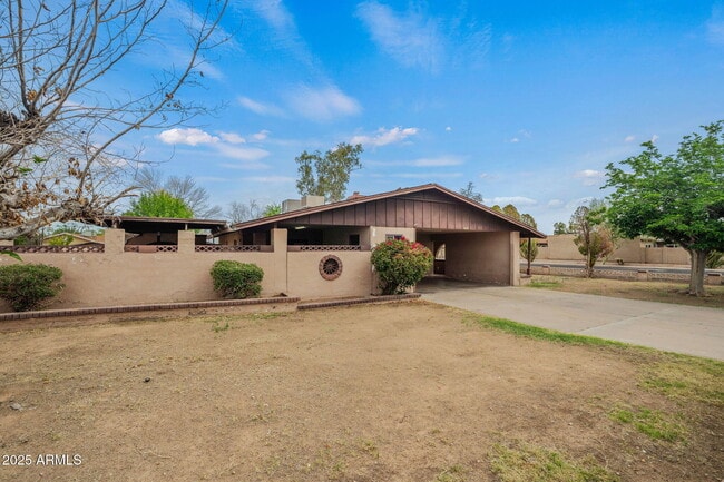 Building Photo - 2534 E Randall Dr