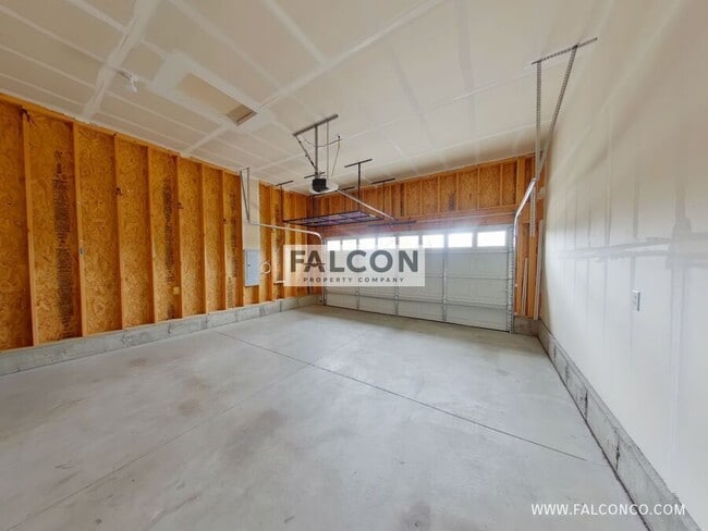 Building Photo - 9958 Golf Crest Dr
