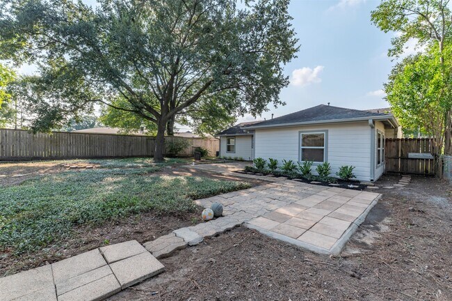 Building Photo - 1806 Gardenia Dr