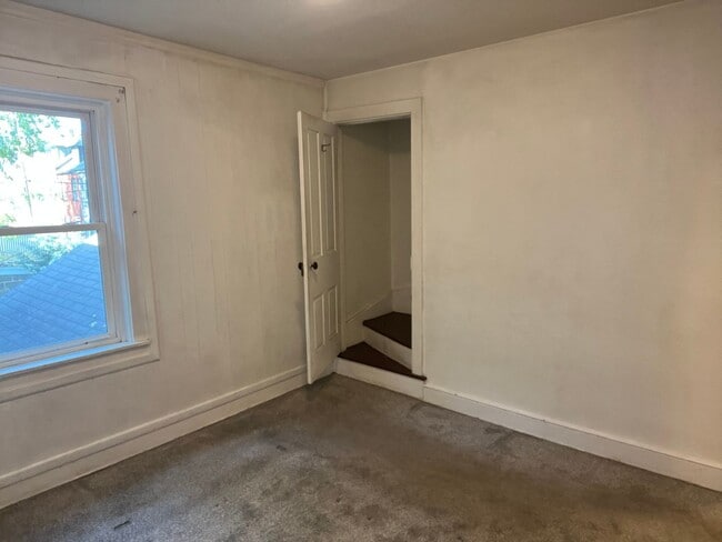 Building Photo - Charming 2 Bedroom Townhome with BONUS ROOM - in Prime Lancaster City Location!