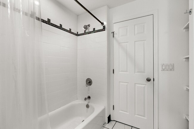 Building Photo - Large Capitol Hill House- Prime Location
