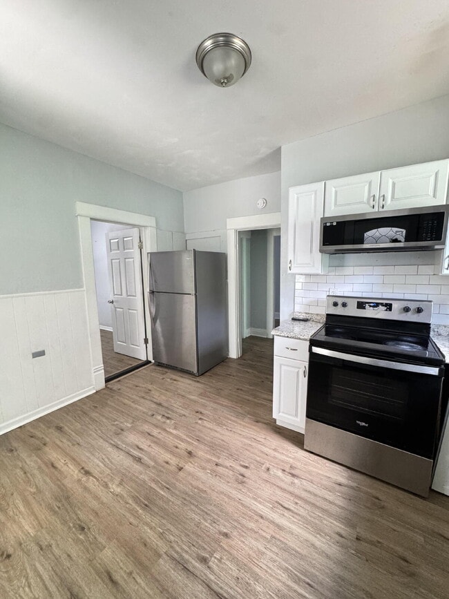 Building Photo - Spacious 3BR/2BA Home in Lafayette – Pet Friendly + Shared Laundry!