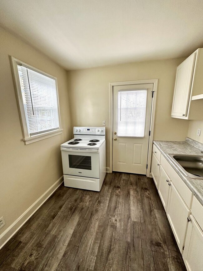 Building Photo - 2 Bedroom Home For Rent Near The Montgomery County Library!