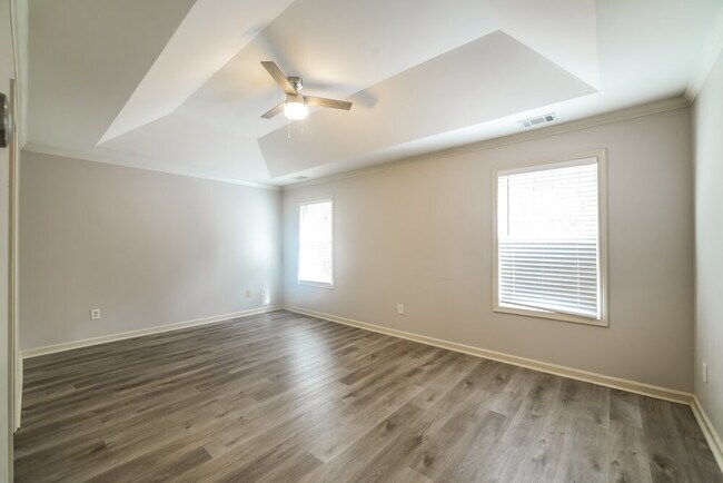 Building Photo - 233 Logan Creek Ln