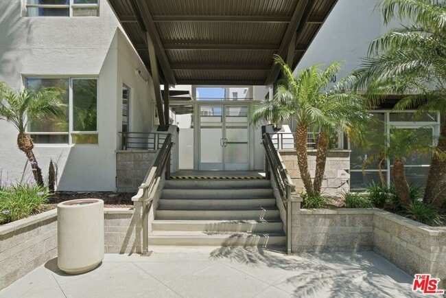 Building Photo - 6400 Crescent Prk E