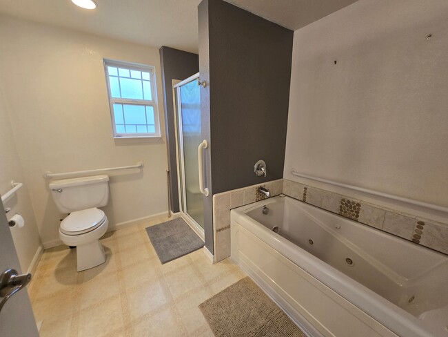 Building Photo - Cute 2 Bedroom House with Lovely Pond and Wooded View