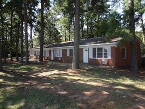 Building Photo - Perfectly sized 2 bedroom 1 bath