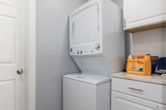 Building Photo - 4055 Prairie Ave