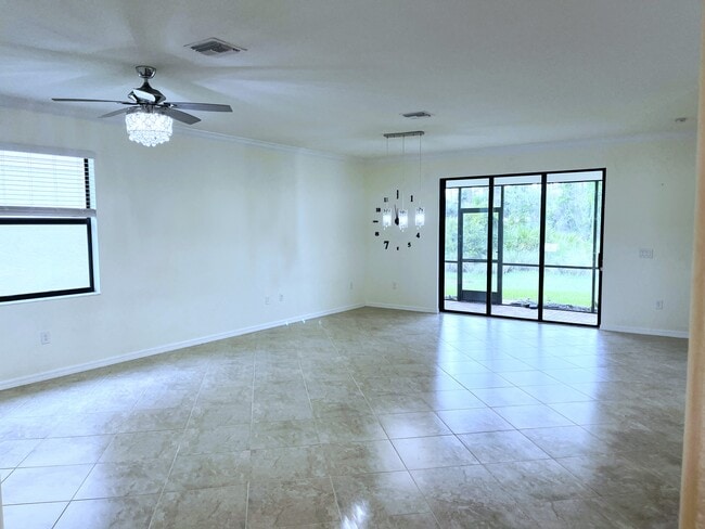 Building Photo - 9359 Foxglove Ln