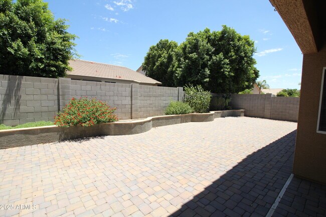 Building Photo - 8166 W Rose Garden Ln