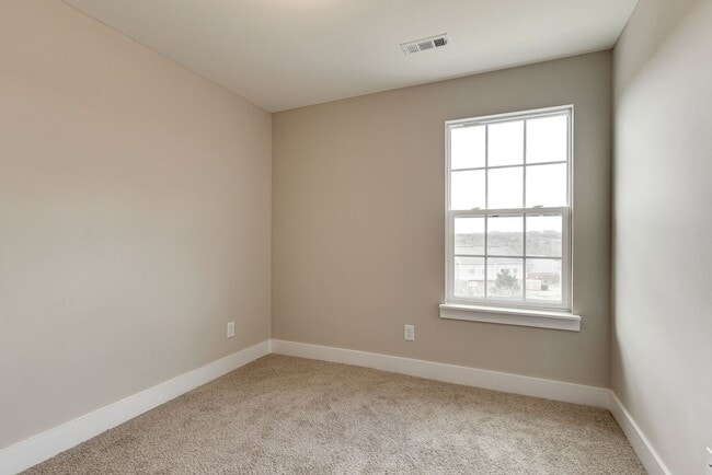 Building Photo - Townhome in Goodlettsville, Only 12 miles ...