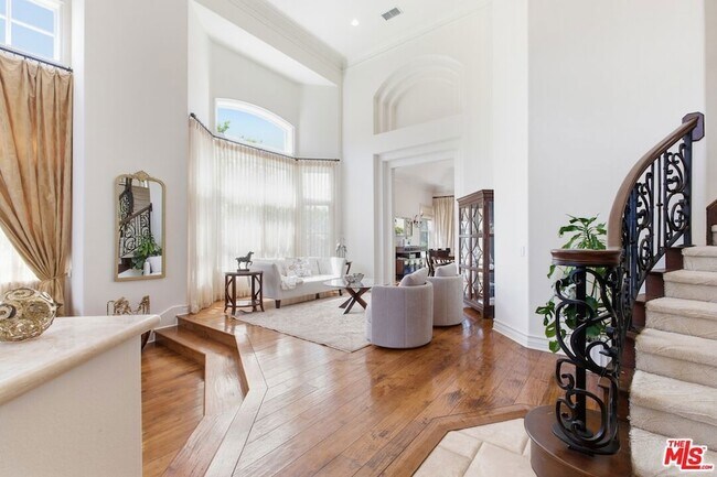 Building Photo - 6003 County Oak Rd