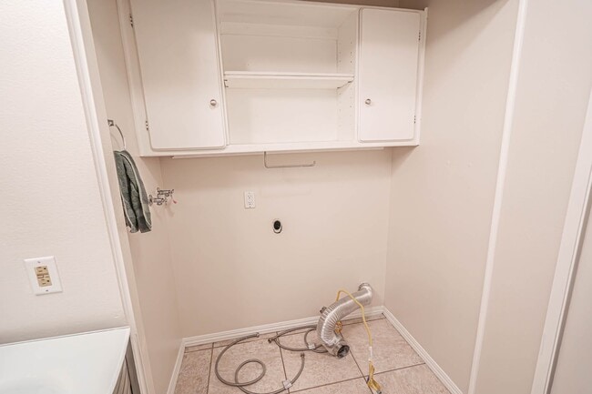 Building Photo - COMING SOON! 3 Bedroom Townhome for Rent i...
