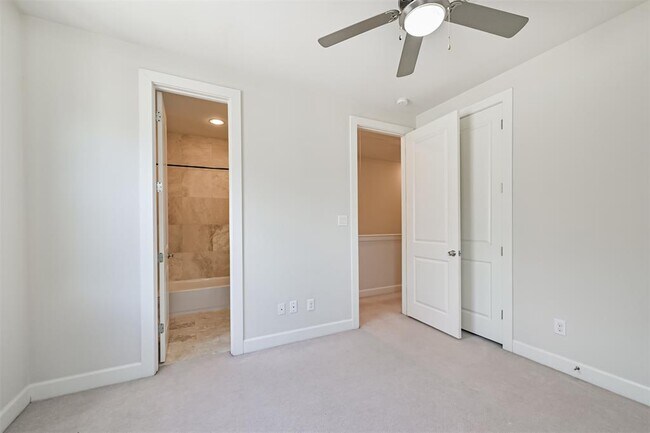 Building Photo - 2526 Chenevert St