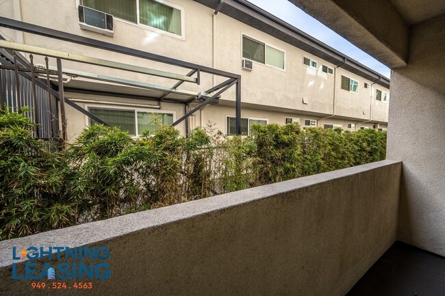 Building Photo - Spacious and stylish two-bedroom with priv...