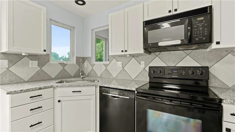 Building Photo - 16400 E 17th St S