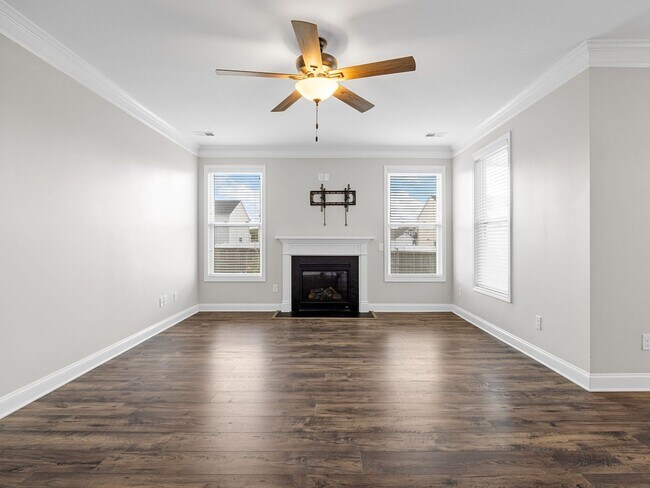 Building Photo - Beautiful 4 BR, 3.5 BA, 2 Car Garage Home ...