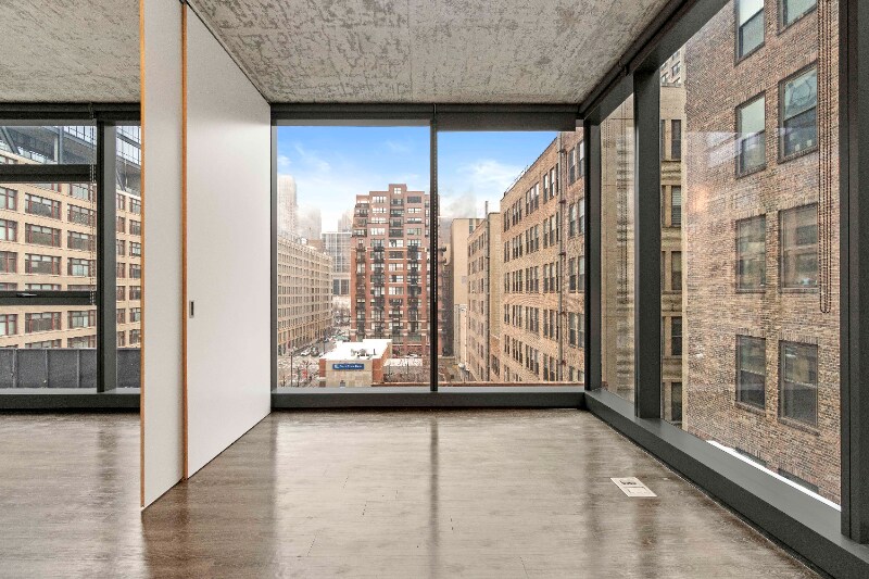 Building Photo - 700 S Clark St