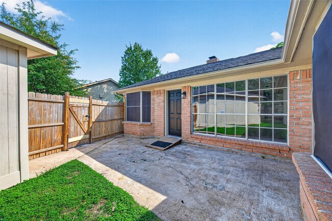 Building Photo - 22206 Red River Dr