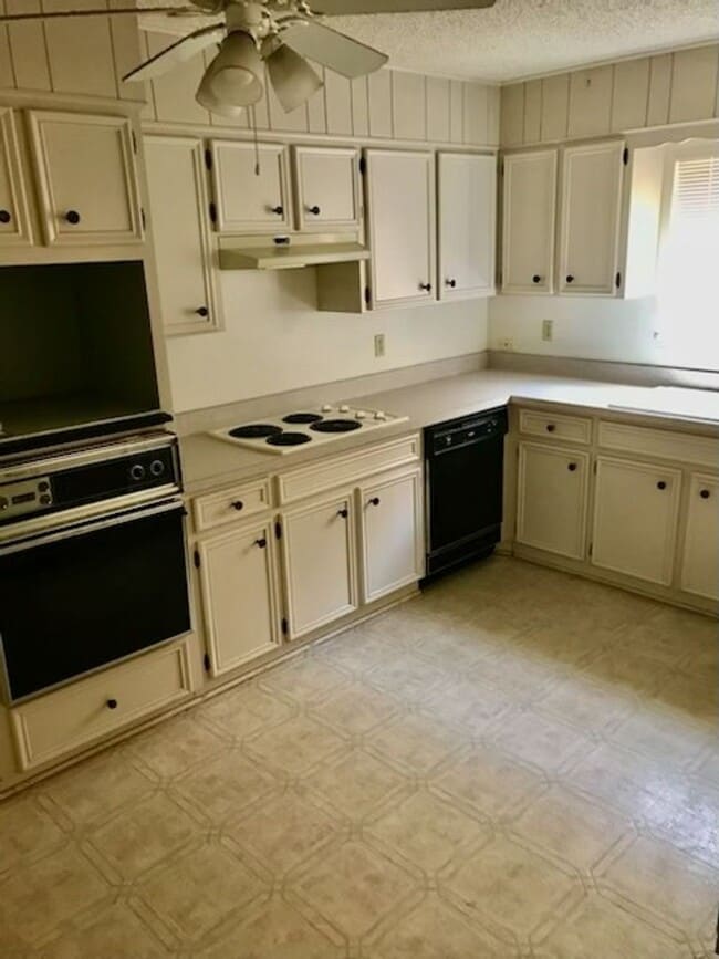 Building Photo - Garden home excellent condition