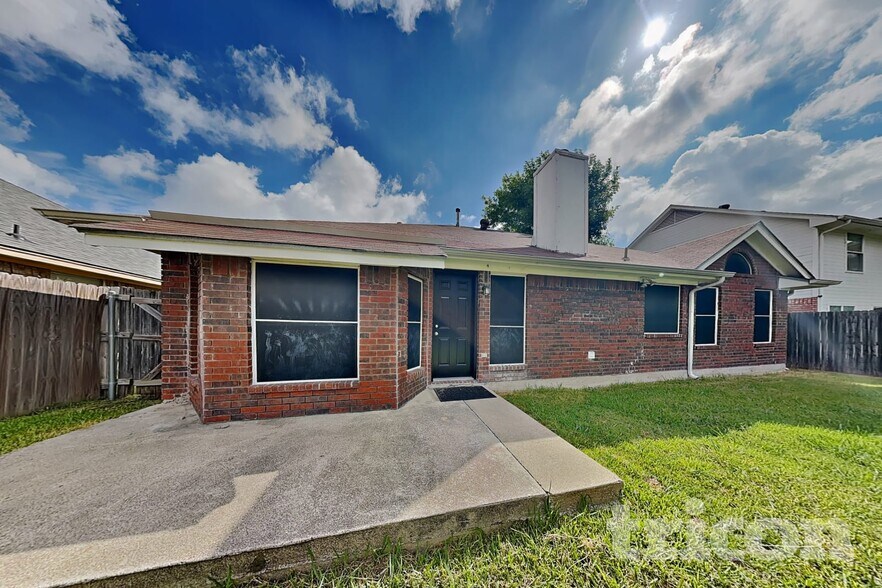 Building Photo - 2851 Linden Ln
