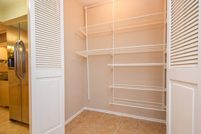 Building Photo - 3 Bedroom Townhouse - Northwest Hills