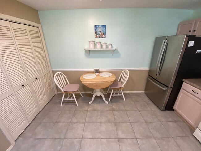 Building Photo - Great Location Turnkey Villa In The Villag...
