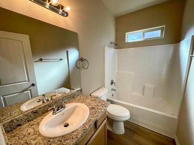 Building Photo - Beautiful 4 Bedroom Home in Kingman Crossing Community.