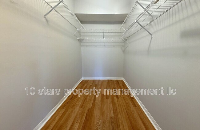 Building Photo - 601 Stone Dr