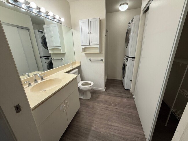 Building Photo - 91-214-214 Hanapouli Cir