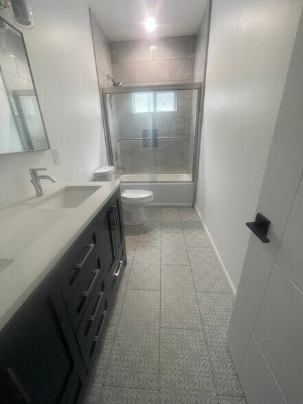 Building Photo - 10863 Nettleton St