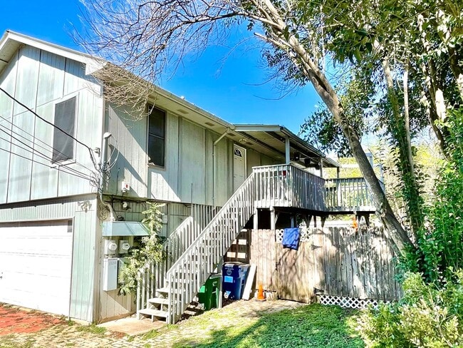 Primary Photo - Upstairs Duplex in Southwest Austin!