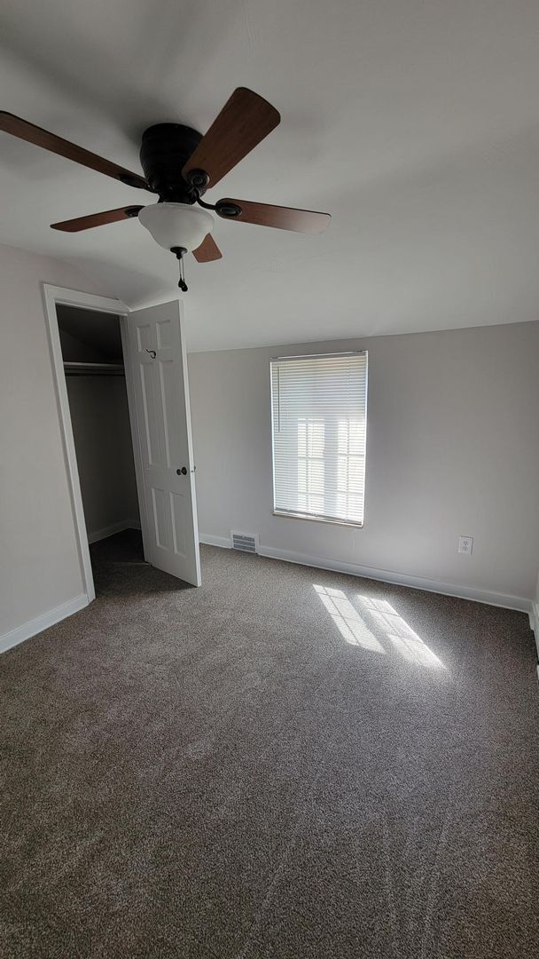 Building Photo - Spacious Three Bedroom Home