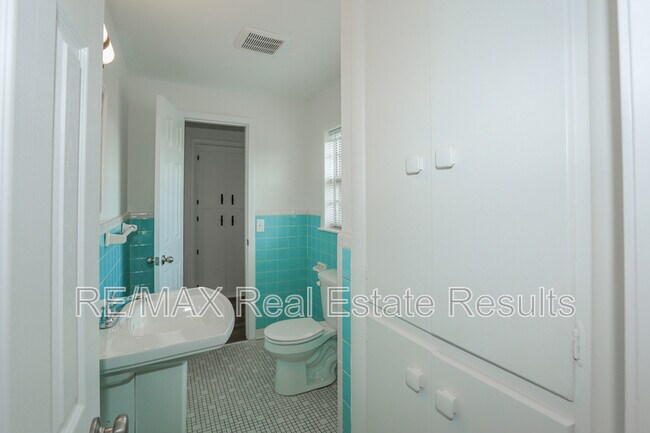 Building Photo - 1741 E 1st Ave