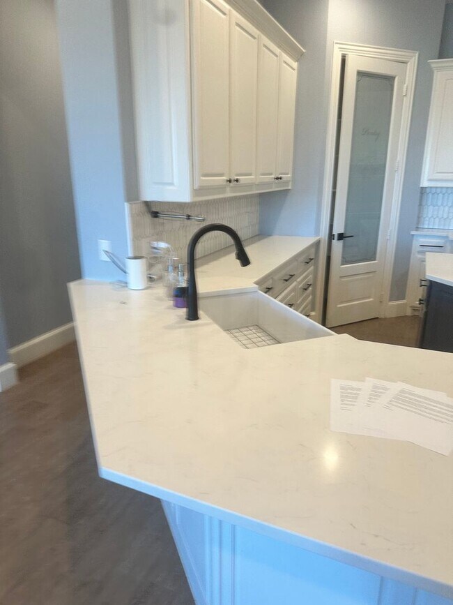 Building Photo - open concept 4bd - rent to own