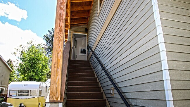 Building Photo - 1353 NW Columbia St