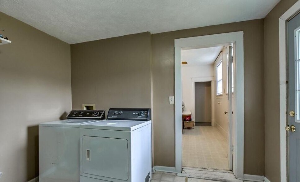 Building Photo - 4821 Walker Ave