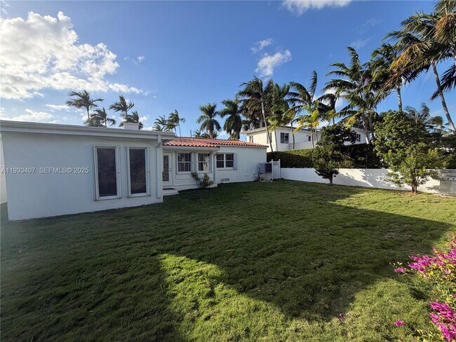 Building Photo - 5371 N Bay Rd