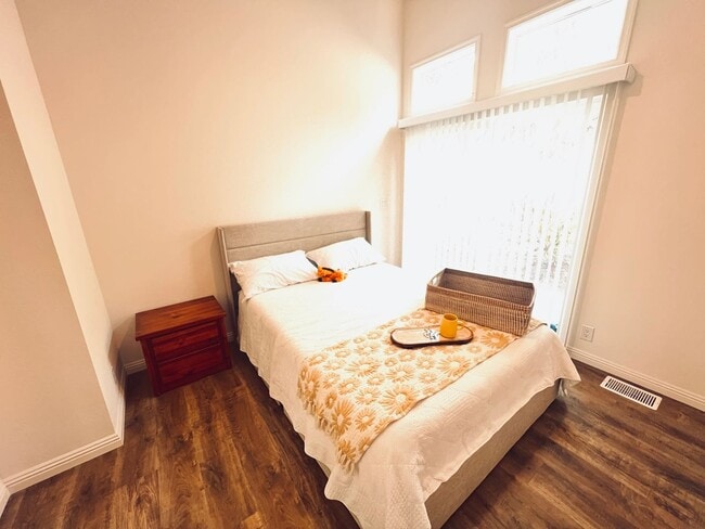 Building Photo - Partially Furnished ADU with Private Entra...