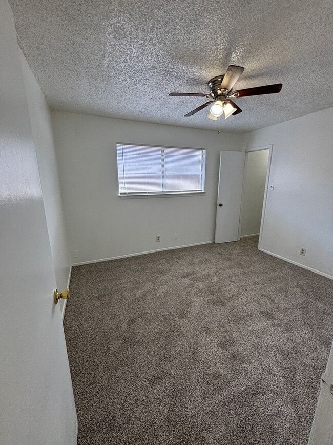 Building Photo - 2105 Courtney St