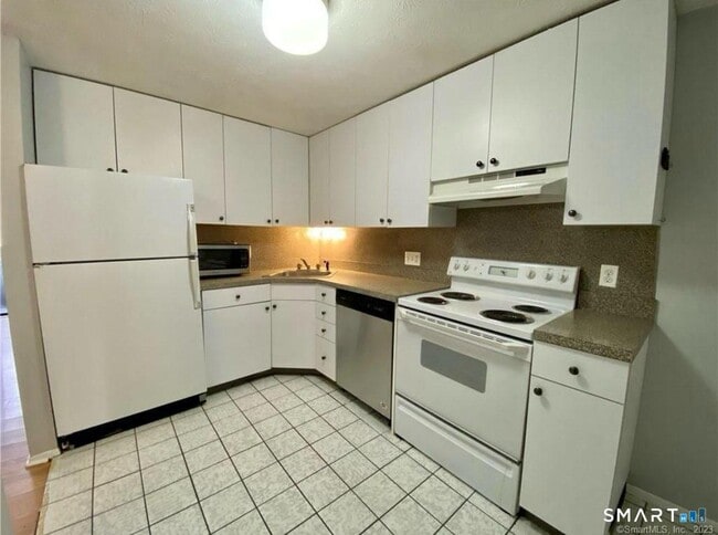 Building Photo - 165 Towne House Rd