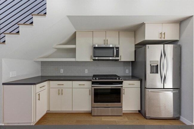 Building Photo - 2002 E 7th St