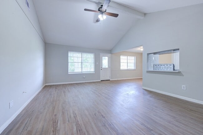 Building Photo - 2035 Deerhurst Ln