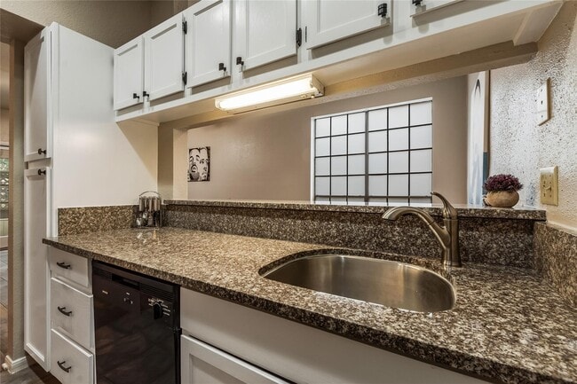 Building Photo - 8055 Cambridge St