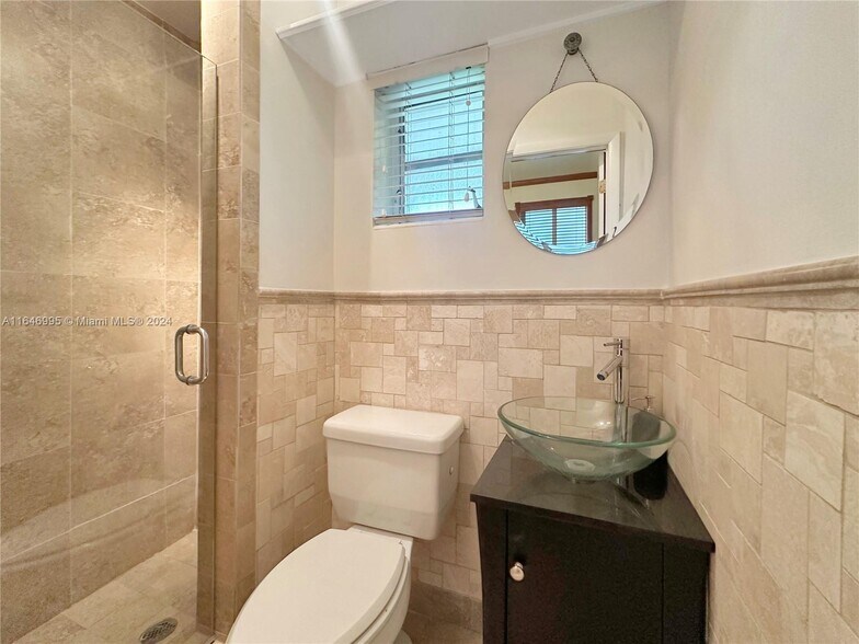 Building Photo - 6140 Pine Tree Dr