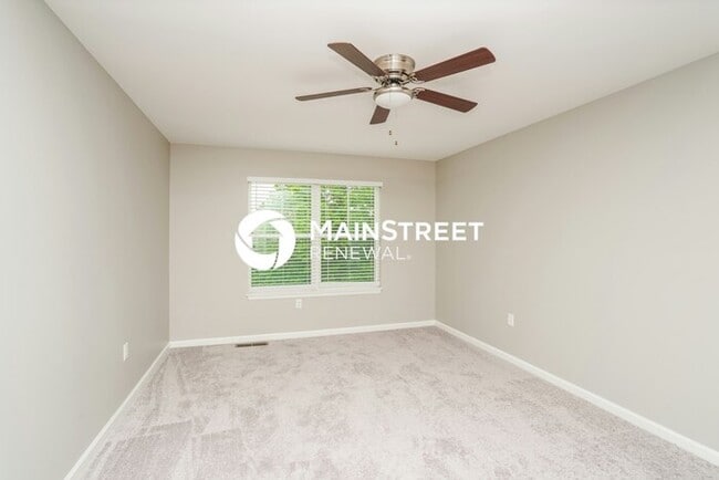 Building Photo - 3 Bedroom Pet-Friendly Home in Jeffersonville, IN with Main Street Renewal