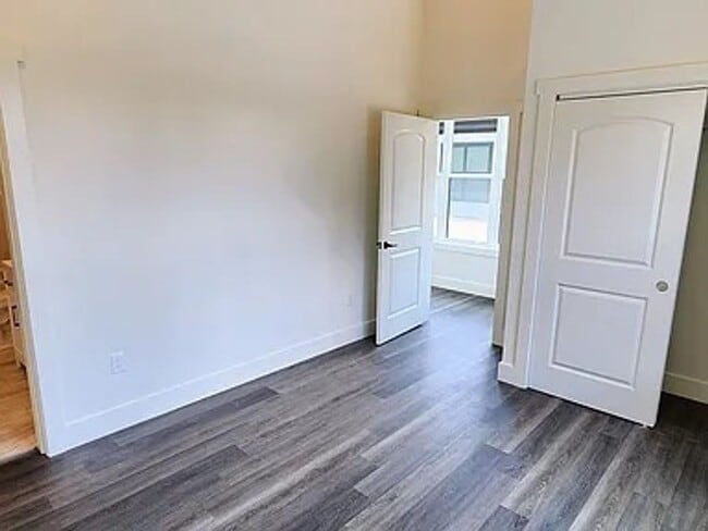 Building Photo - Bright & Modern Newly Built Home!!