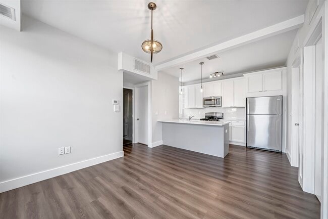 Building Photo - 91 W 21st St